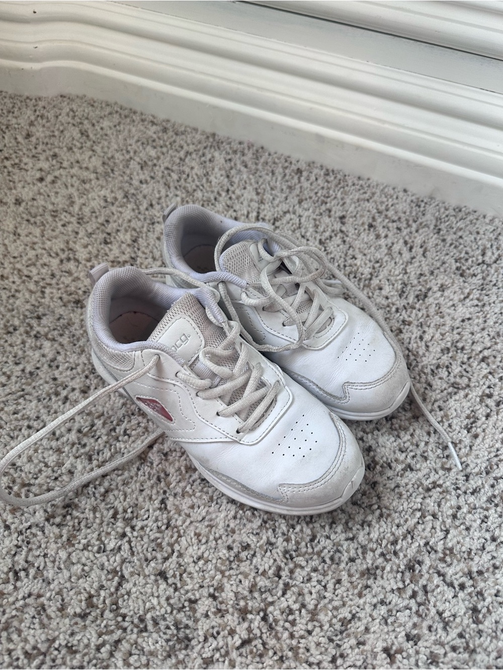 BCG cheer shoes White Sneakers GUC needs to be cleaned size 1D